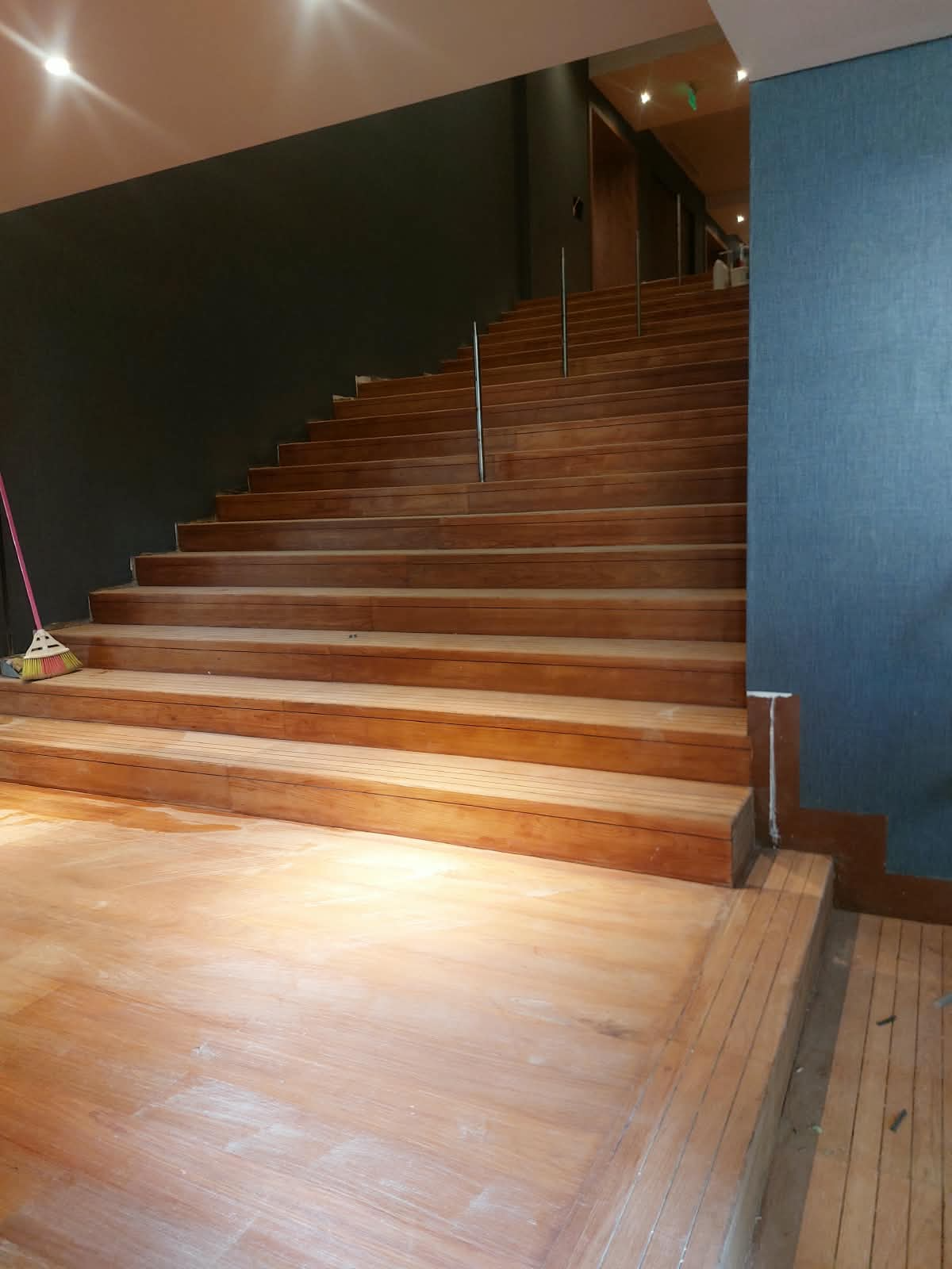 Antes: Pulido y lacado de madera maciza