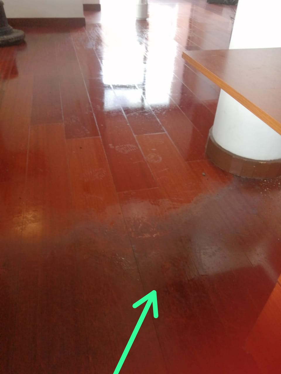 Antes: Decapado y sellado de madera laminada