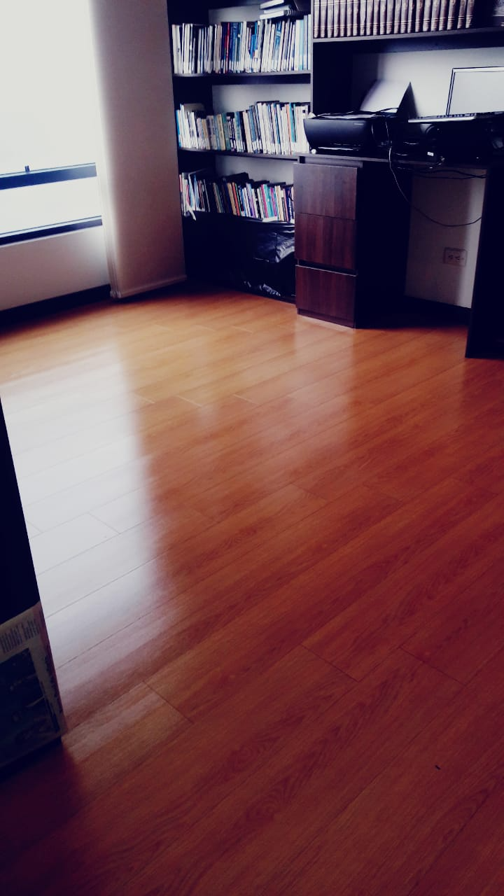 Después: Decapado y sellado de madera laminada
